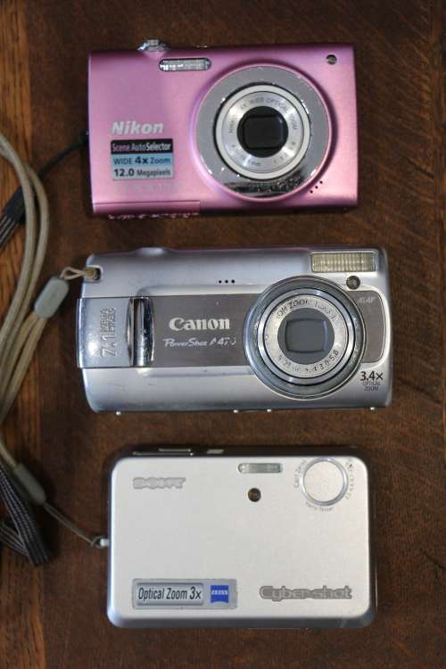 Beautiful Vintage Set of Digital Cameras