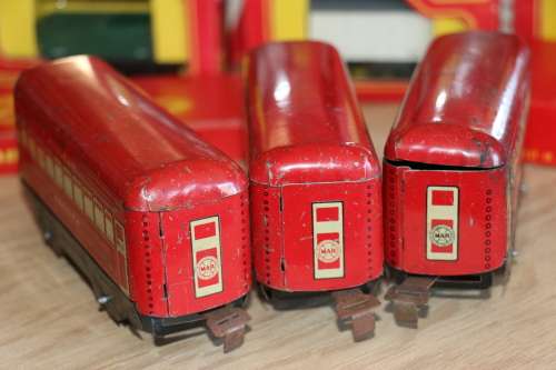 Beautiful Antique MAR PULLMAN Tinplate Train Carriages