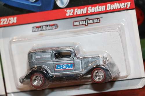 2009 Hot Wheels Diecast Model - Slick Rides - '32 Ford Sedan Delivery - Metal & Real Riders