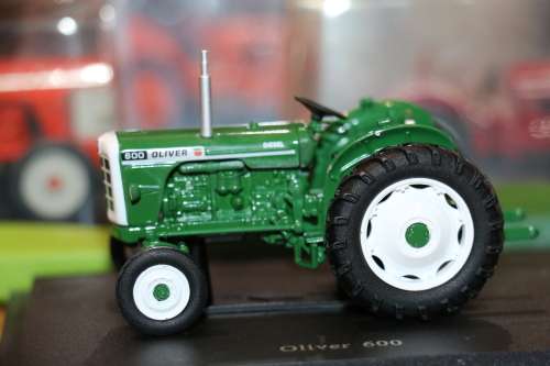 Hachette Diecast Tractor Models - Oliver 600
