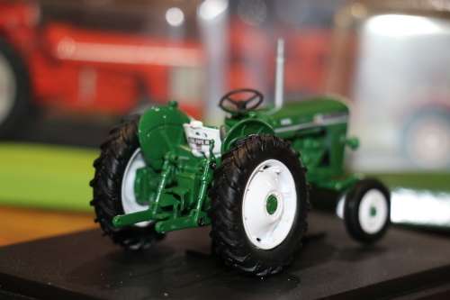 Hachette Diecast Tractor Models - Oliver 600