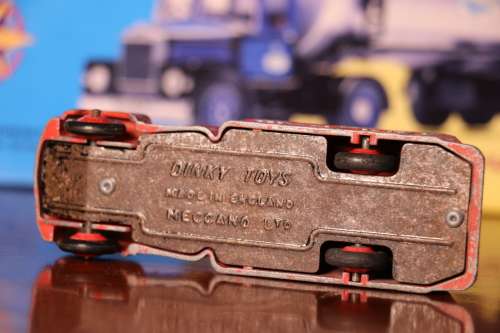 DINKY TOYS MECANNO Diecast Model - Mobilgas Fuel Truck