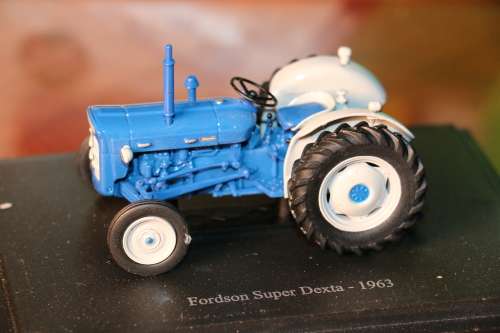 Hachette Diecast Tractor Models - FORDSON Super Dexta - 1963