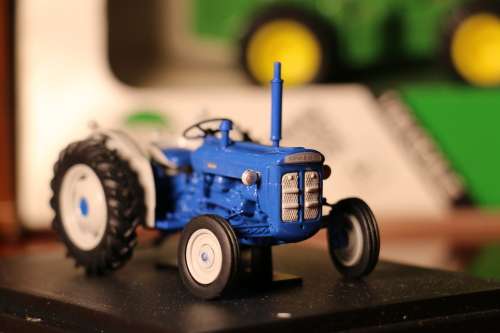Hachette Diecast Tractor Models - FORDSON Super Dexta - 1963