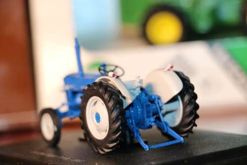 Hachette Diecast Tractor Models - FORDSON Super Dexta - 1963