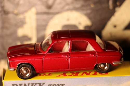 DINKY TOYS Diecast Model - Atlas - 204 Peugeot