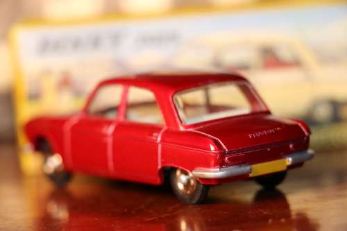 DINKY TOYS Diecast Model - Atlas - 204 Peugeot