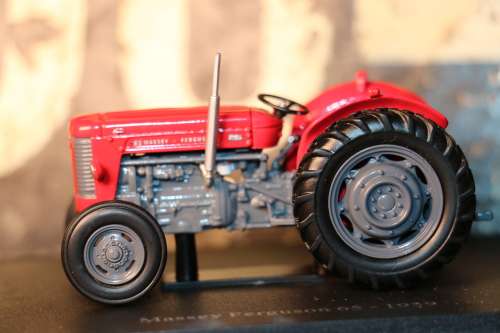 Hachette Diecast Tractor Models - Massey Ferguson 65 - 1959
