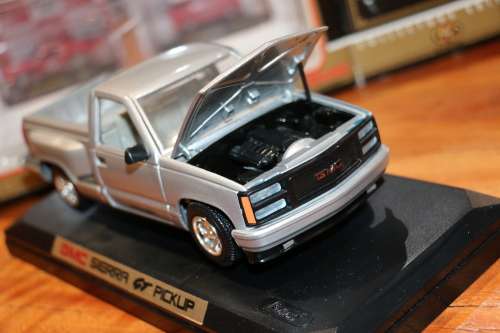 REDBOX Collectors Edition Diecast Model - GMC PICKUP