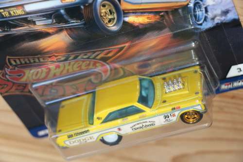 HOT WHEELS DRAG STRIP DEMONS Diecast Model - '65 DODGE CORONET