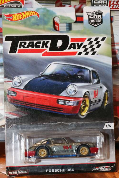 2016 HOT WHEELS TRACK DAY Diecast Model Set - PORSCHE 964