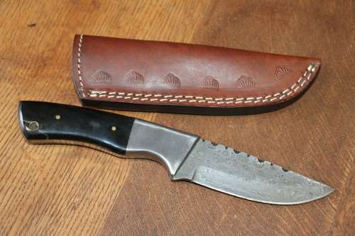 Beautiful Handmade Damascus Steel Hunting Knife