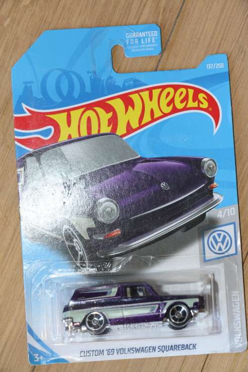 HOT WHEELS Diecast Model - ustom '69 Volkswagen Squareback