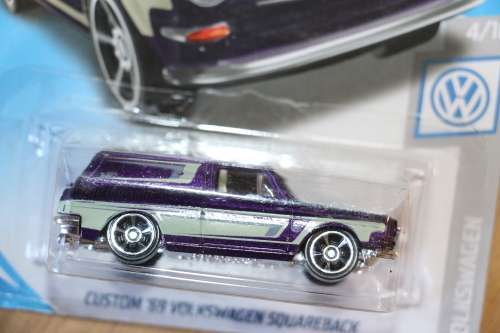 HOT WHEELS Diecast Model - ustom '69 Volkswagen Squareback