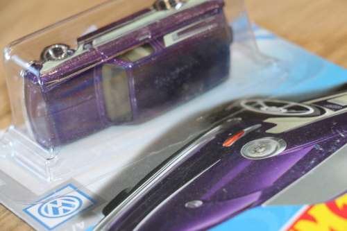 HOT WHEELS Diecast Model - ustom '69 Volkswagen Squareback