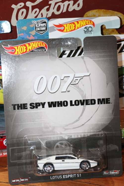 HOT WHEELS Premium Diecast Model - 007 The Spy Who Loved Me - Lotus Esprit S1