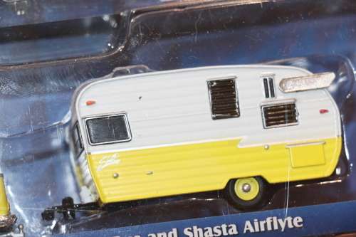 Greenlight Limited Edition Diecast Model - Volkswagen Samba Bus & Shasta Airflyte