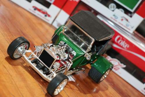 Road Signature Diecast Model - 1926 Ford T Bucket (1:18)