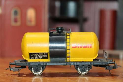 HO Lima Railroad Shell Tanker Carriage