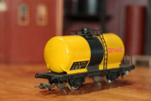 HO Lima Railroad Shell Tanker Carriage