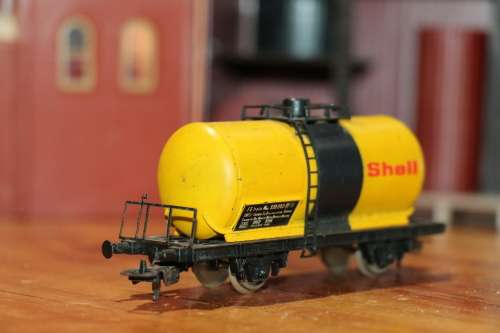 HO Lima Railroad Shell Tanker Carriage