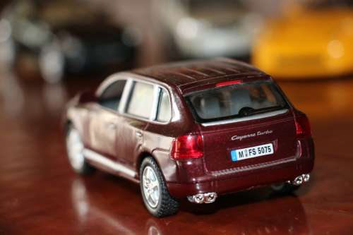 Kinsmart Collectors Die Cast Models - Porsche Cayenne