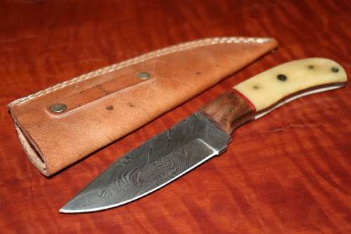 Beautiful Damascus Steel Hunting Knife