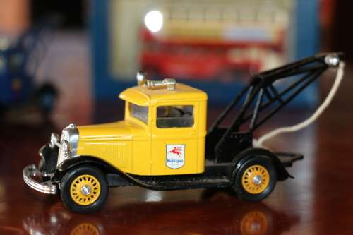 Eligor Collectors Die Cast Models - 1932 Ford Tow Truck (Mobilgas)