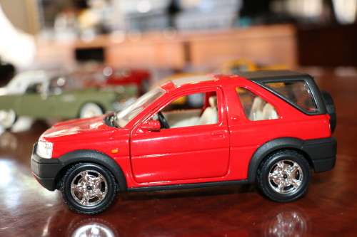 Bburago Collectors Die Cast Model - Land Rover Freelander