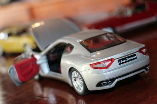 Motormax Collectors Die Cast Model - Maserati GranTurismo