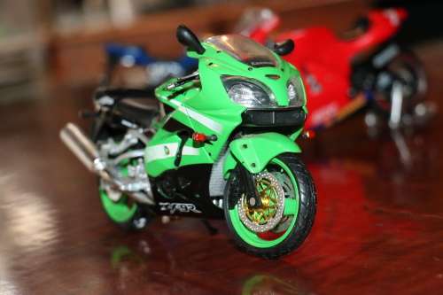 Maisto Die Cast Model - Kawasaki Racing Motorcycle