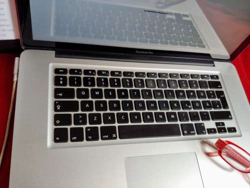 Apple Macbook Pro 15.4`, i7, 2.66ghz, 8gb Ram, 750gb HDD (Mid 2010)