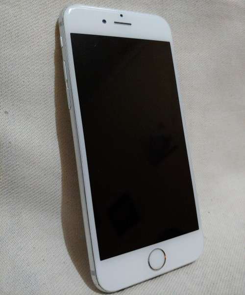 Apple iPhone 6 (16GB) in fantastic condition.