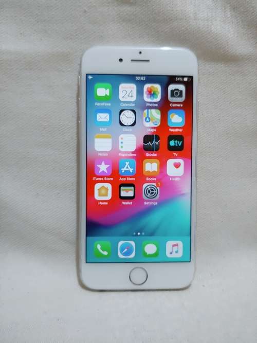 Apple iPhone 6 (16GB) in fantastic condition.