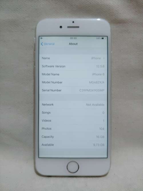 Apple iPhone 6 (16GB) in fantastic condition.