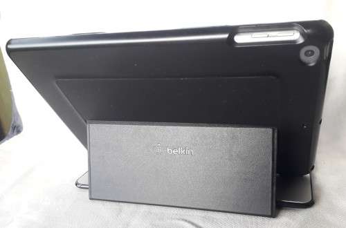 Apple iPad 6th Generation (2018) 128GB Wifi/4G (Includes Belkin Magic Keyboard Case)