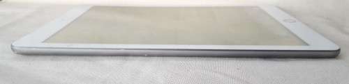 Apple iPad 6th Generation (2018) 128GB Wifi/4G (Includes Belkin Magic Keyboard Case)