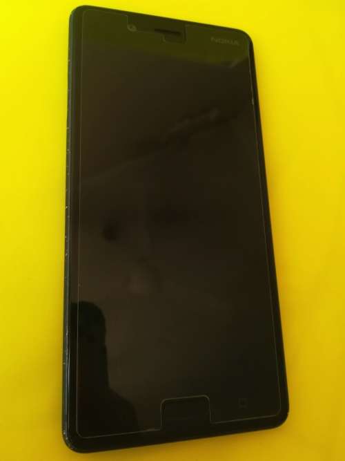 Nokia 8 (like new - Retails for roughly R9000)