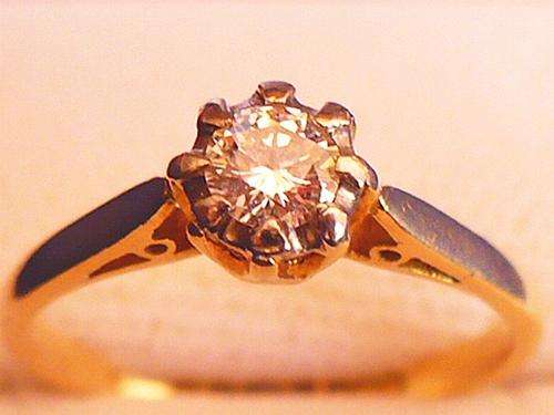 DIAMOND & 18 CARAT GOLD HALLMARKED RING CRAZY WEDNESDAY!!!