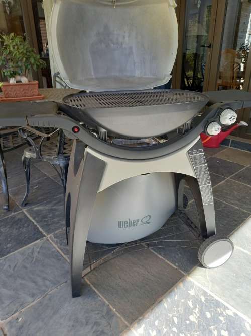 WEBER GAS COOKER WITH 9KG BOTTLE and COVER