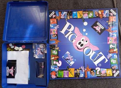 PIG OUT - BOARD GAME