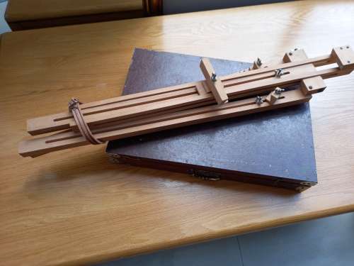 VINTAGE FIELD EASEL AND PAINTERS BOX (1940`s)