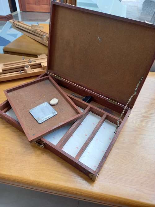VINTAGE FIELD EASEL AND PAINTERS BOX (1940`s)