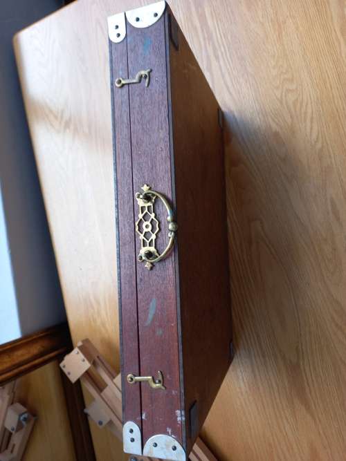 VINTAGE FIELD EASEL AND PAINTERS BOX (1940`s)
