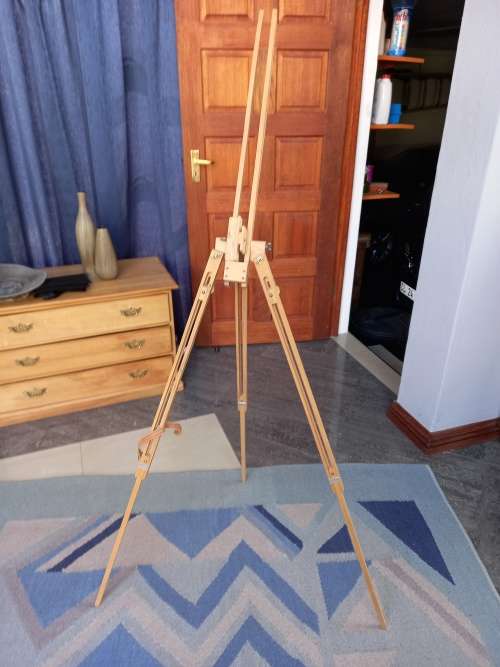 VINTAGE FIELD EASEL AND PAINTERS BOX (1940`s)