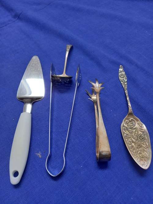 TONGS, CAKE LIFTERS AND SUGAR SPOON