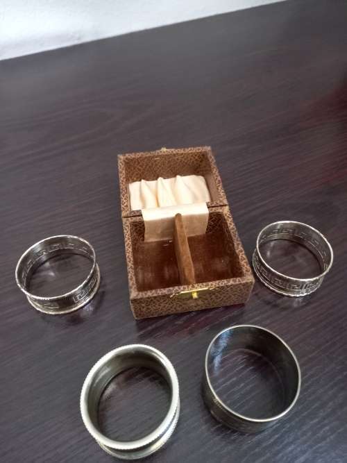 SERVIETTE RINGS (X 4)