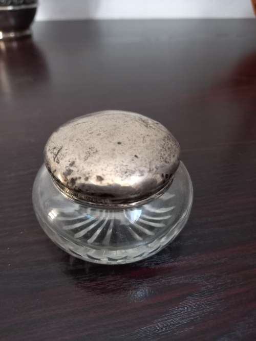 SMALL GLASS BOWL WITH SILVER LID