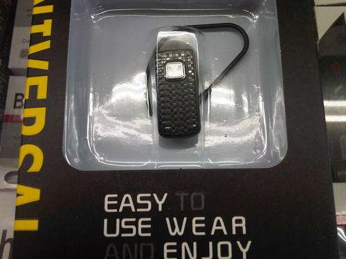 Universal Bluetooth headset works on all phones, Blackberry, Samsung, HTC, Nokia, Iphone ect...
