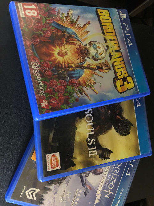 Playstation 4 Pro (Ps4 pro) 2 Controllers and 3 Games